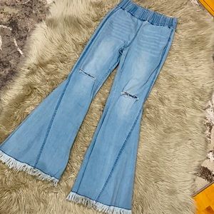 High waist, bell bottom slit knee jeans!